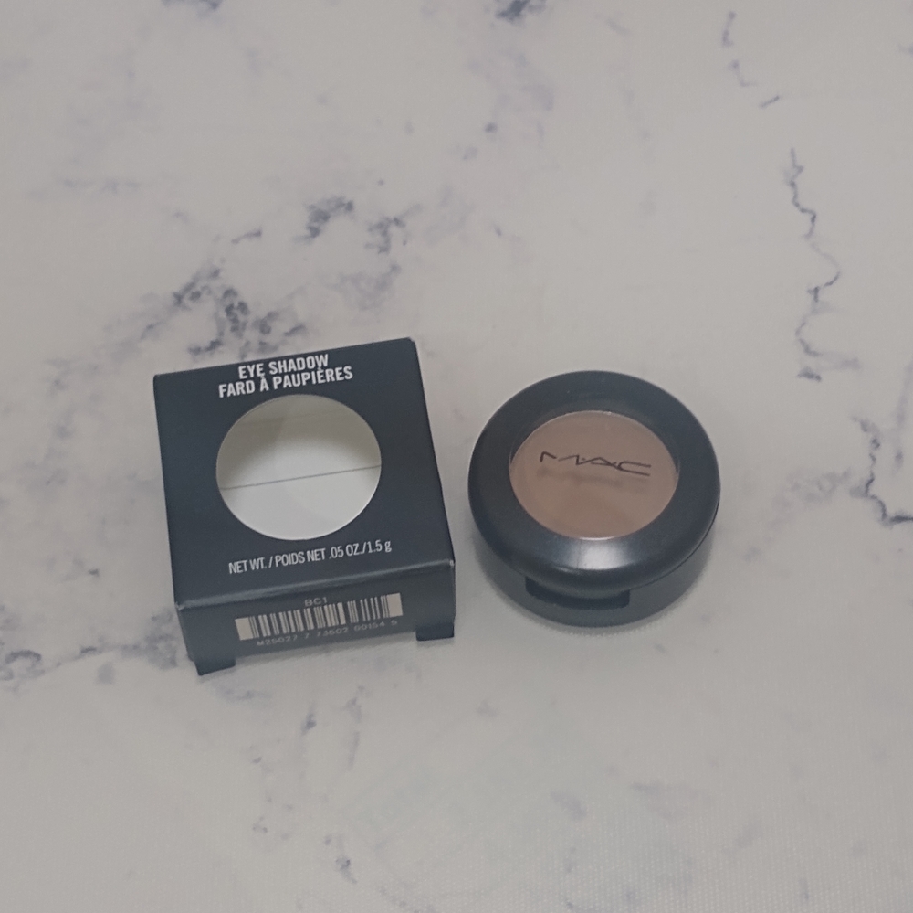 Mac Omega Matte Eye Shadow